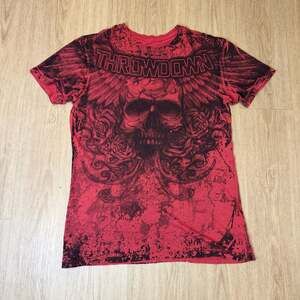 VTG Throwdown MMA Skull Roses Graphic T-Shirt Red Black size L